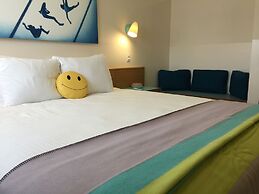Beverly Laurel Hotel at West Hollywood