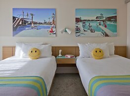 Beverly Laurel Hotel at West Hollywood