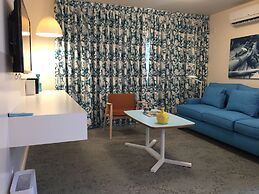 Beverly Laurel Hotel at West Hollywood