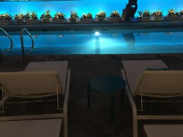 Beverly Laurel Hotel at West Hollywood