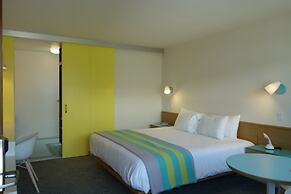 Beverly Laurel Hotel at West Hollywood