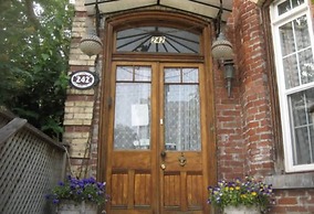 Pimblett's Downtown Toronto B&B
