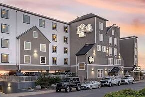 Elizabeth Oceanfront Suites, Ascend Hotel Collection