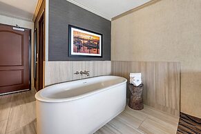 Elizabeth Oceanfront Suites, an Ascend Collection Hotel