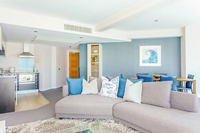 Captains Club Hotel