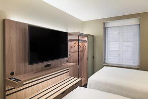 Holiday Inn Express NYC Chelsea – NoMad Area by IHG