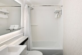 Holiday Inn Express NYC Chelsea – NoMad Area by IHG