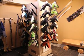 Vagabond Lodge at Kicking Horse Resort