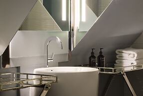 NEWHOTEL REPUBLIQUE (ex Albert's Hotel)