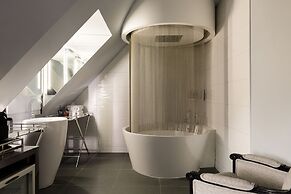 NEWHOTEL REPUBLIQUE (ex Albert's Hotel)