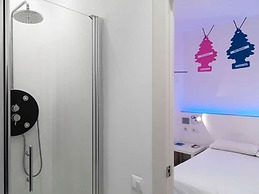 Chic & Basic Tallers Hostal