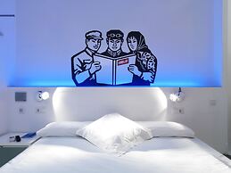 Chic & Basic Tallers Hostal