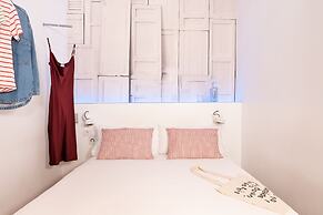 Chic & Basic Tallers Hostal
