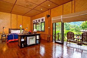 Hmong Hilltribe Lodge