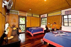 Hmong Hilltribe Lodge