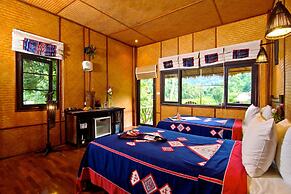 Hmong Hilltribe Lodge