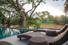 Baannamping Riverside Village