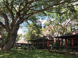 Baannamping Riverside Village