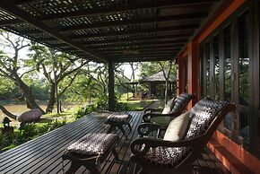 Baannamping Riverside Village