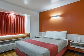 Motel 6 McAlester, OK