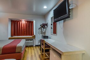 Motel 6 McAlester, OK