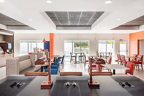 Holiday Inn Express & Suites Spring Hill by IHG