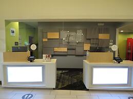 Holiday Inn Express & Suites Spring Hill by IHG