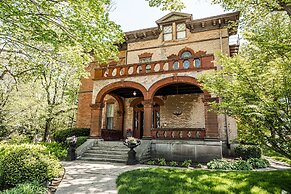 Vrooman Mansion B&B