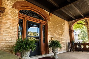 Vrooman Mansion B&B