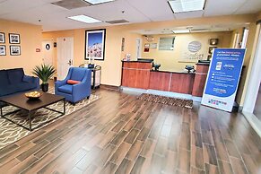 Comfort Inn & Suites Near Universal - N. Hollywood - Burbank