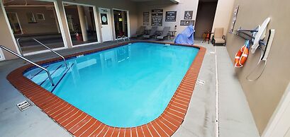 Comfort Inn & Suites Near Universal - N. Hollywood - Burbank
