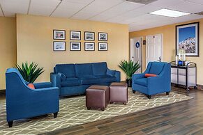 Comfort Inn & Suites Near Universal - N. Hollywood - Burbank