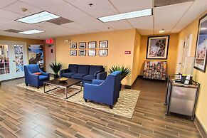 Comfort Inn & Suites Near Universal - N. Hollywood - Burbank