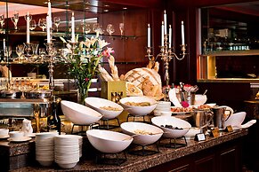 Harvey's Point Hotel