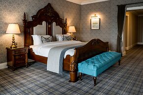 Harvey's Point Hotel