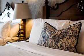 Harvey's Point Hotel