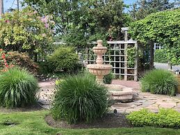 Inn at Haystack Rock