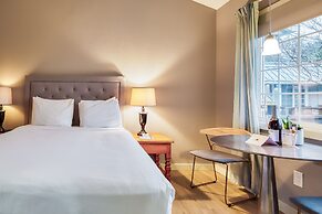 Inn at Haystack Rock