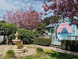 Inn at Haystack Rock