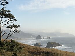 Inn at Haystack Rock