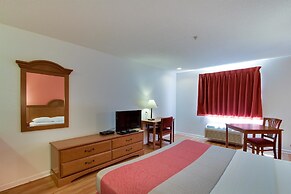 Motel 6 Hinesville, GA