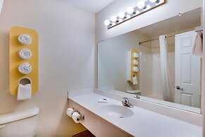 Motel 6 Hinesville, GA