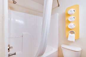 Motel 6 Hinesville, GA