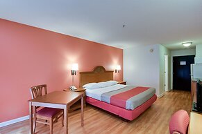 Motel 6 Hinesville, GA