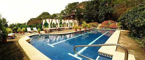 La Catalina Hotel and Suites
