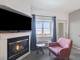 Cherry Tree Inn & Suites