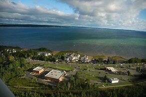 Cherry Tree Inn & Suites