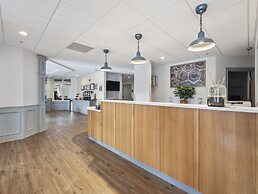 Cherry Tree Inn & Suites