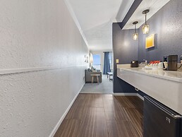 Cherry Tree Inn & Suites