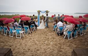 Cherry Tree Inn & Suites